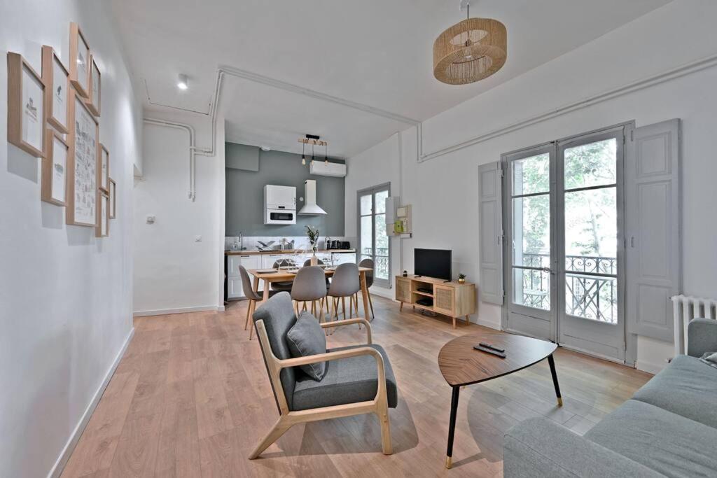 Apartament Au Coeur Des Platanes - Parking Gratuit Sous-Terrain - Clim - Balcon Awinion Zewnętrze zdjęcie